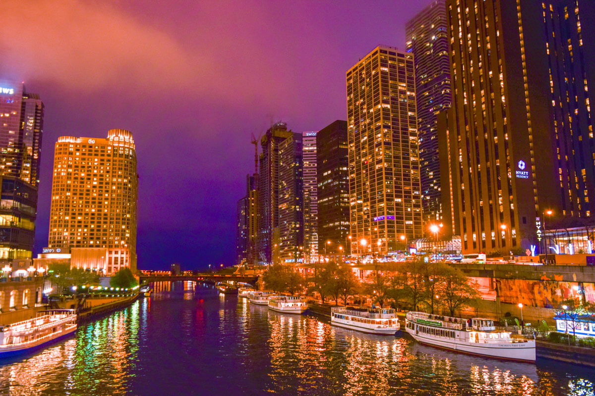 21 epische Dinge in Chicago nachts zu tun (jenseits von Deep Dish!)