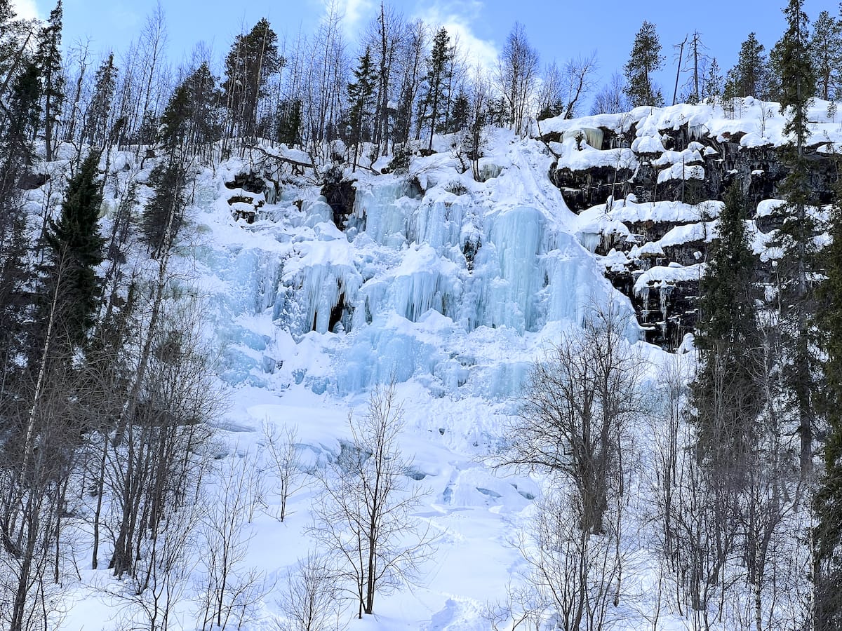 So besuchen Sie den Korouoma Canyon aus Rovaniemi im Jahr 2025 (gefrorene Wasserfälle)